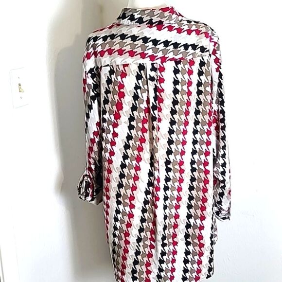Style & Co Rose, Black,    White & Gray Printed Buttondown Blouse, Size 2X - Picture 9 of 10